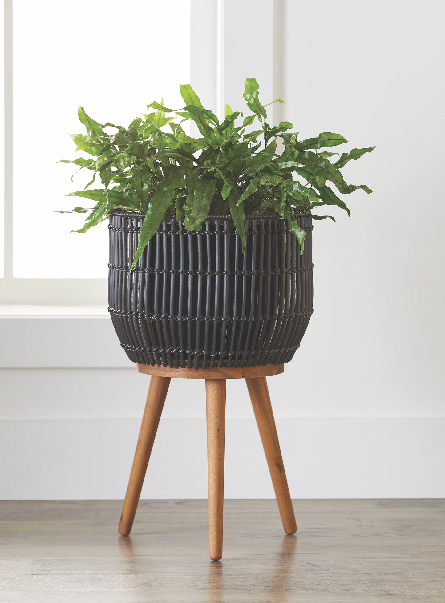 Black round Resin Planter & Stand Set with Wood Legs